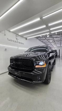 RAM 1500 5.7 V8 GASOLINA LIMITED NIGHT EDITION CD 4X4 AUTOMÁTICO